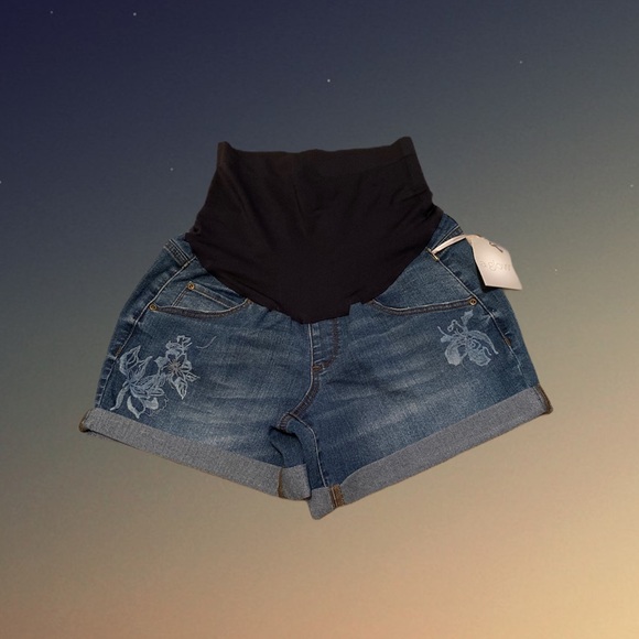 Maternity Boyfriend Shorts - Picture 5 of 5